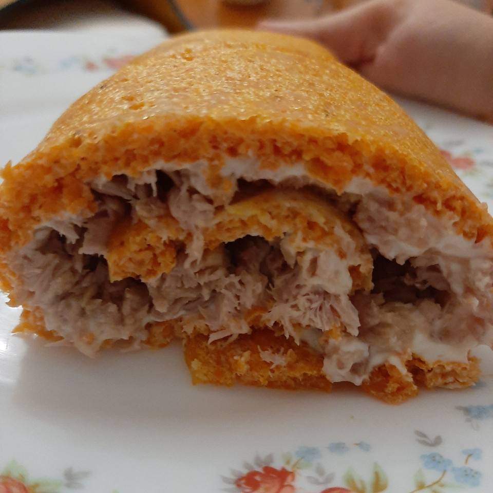 Rollo de zanahoria con queso crema y atún
