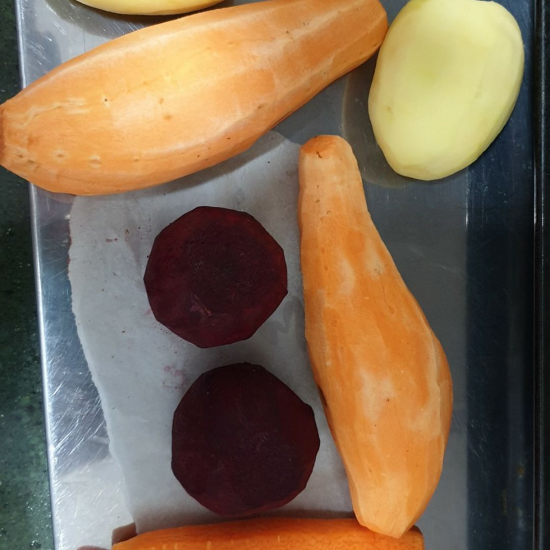 Trucha con chips de patata, boniato y verduras al horno Paso 0 Trucha con chips de patata, boniato y verduras al horno Paso 0
