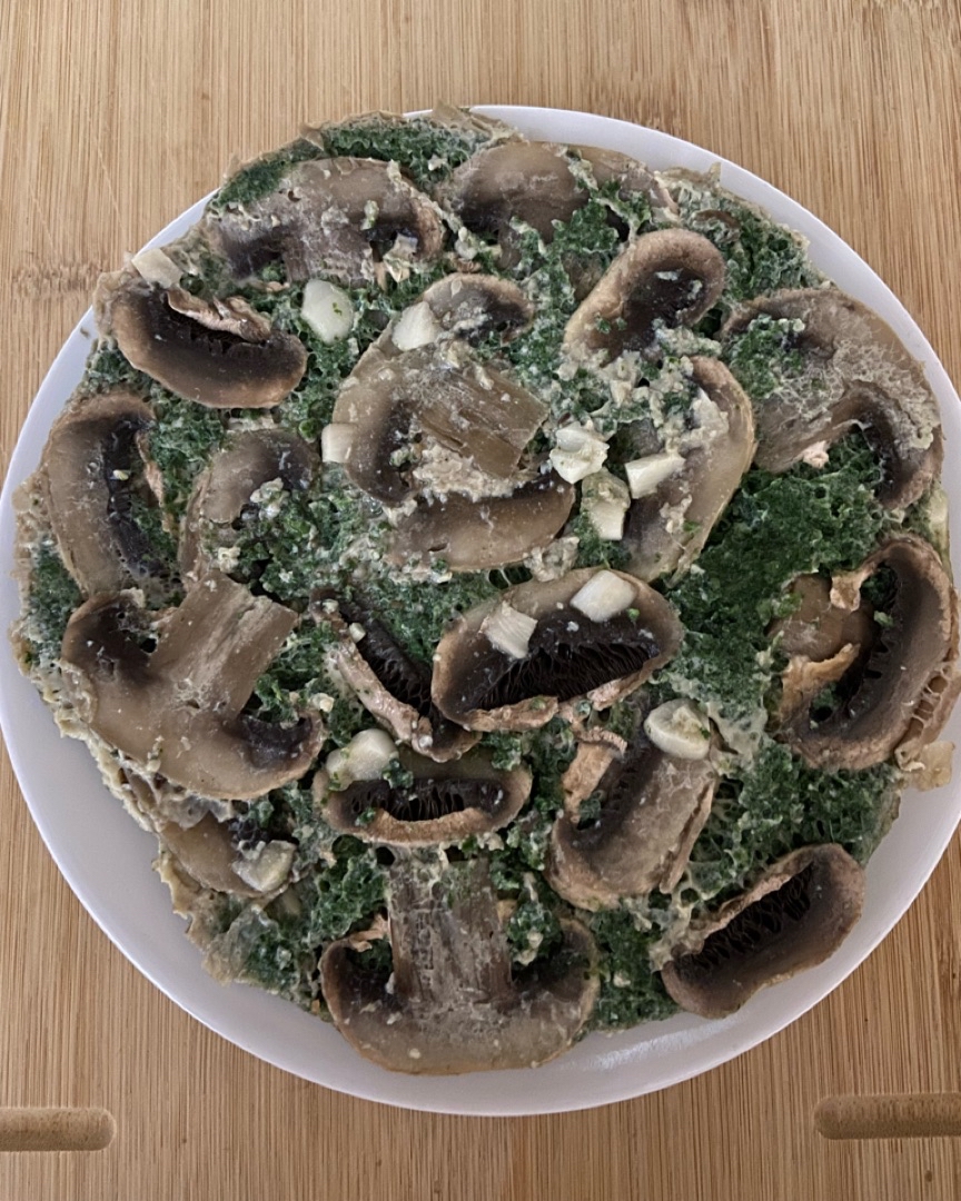 Tortilla de espinacas y champiñones Tortilla de espinacas y champiñones