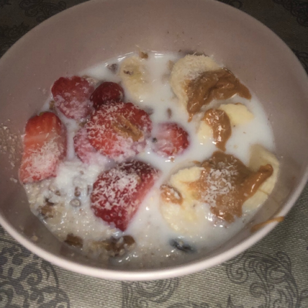 Bol de avena con frutas y frutos Bol de avena con frutas y frutos