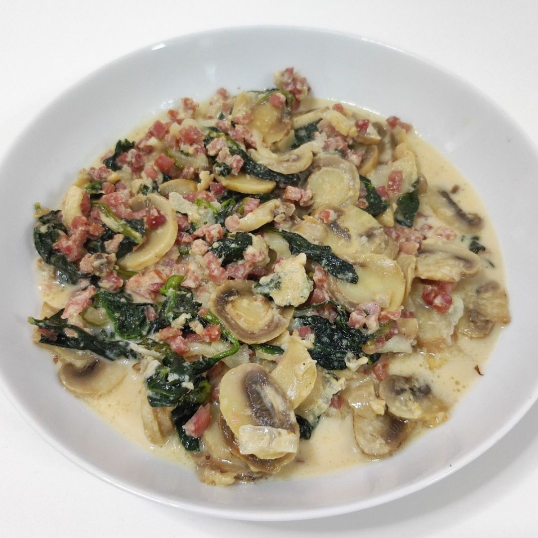 Champiñones con jamoncitos y espinacas Champiñones con jamoncitos y espinacas