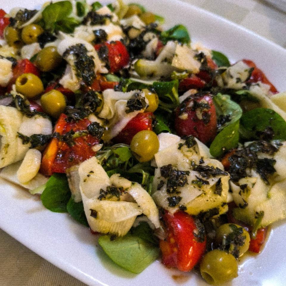 Ensalada con aceite de abahaca Ensalada con aceite de abahaca