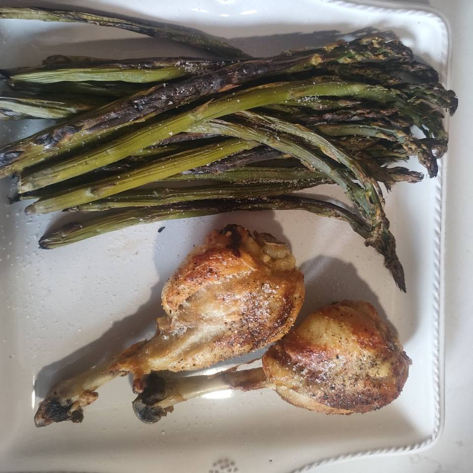 Pollo y espárragos Pollo y espárragos
