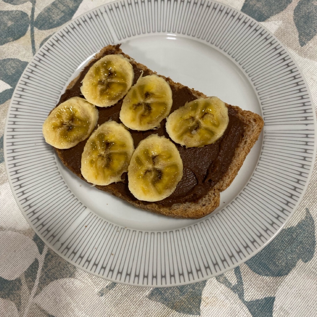 Tostada de crema al cacao y plátano 🍞🍫🍌