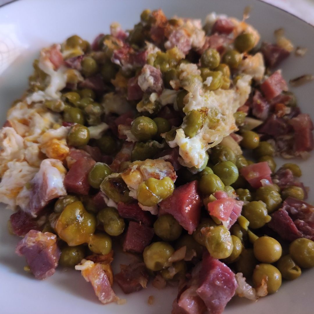 Guisantes con jamón, huevo y cebolla 🌞