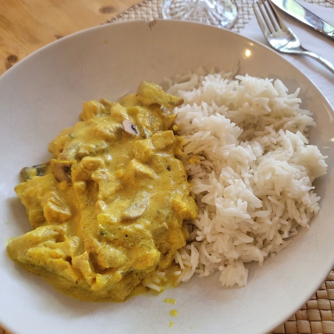 Pollo al curry con arroz basmati Pollo al curry con arroz basmati