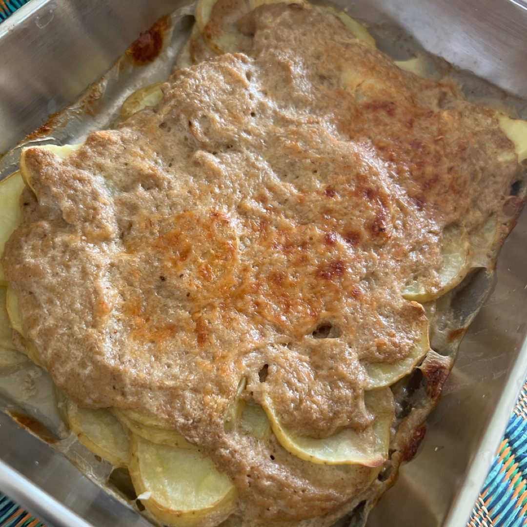 Patatas gratinadas en salsa de champiñones Patatas gratinadas en salsa de champiñones