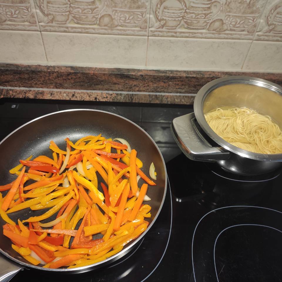 Pad Thai de verduras, soja y cacahuete Pad Thai de verduras, soja y cacahuete