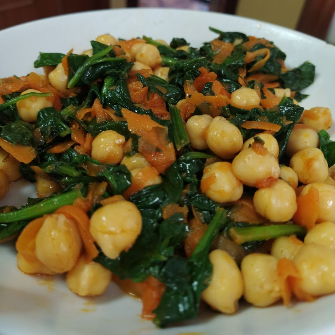 Garbanzos con espinacas y zanahoria Garbanzos con espinacas y zanahoria