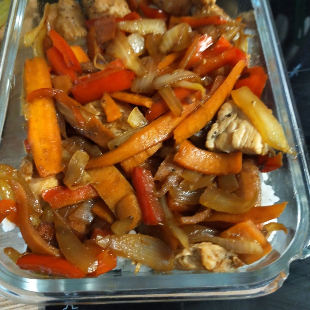Arroz con pollo y verduras 