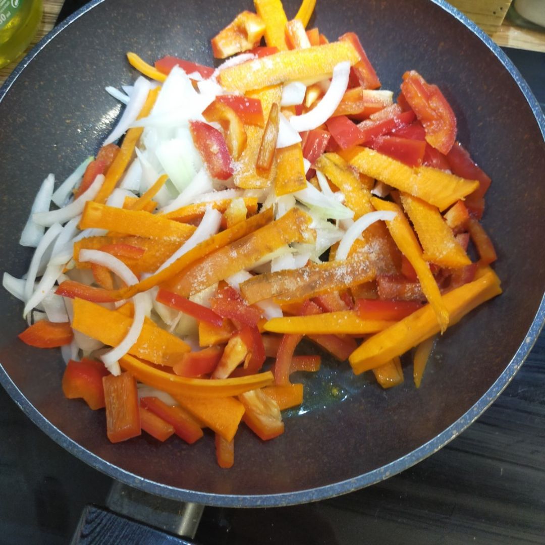 Arroz con pollo y verduras  Paso 1