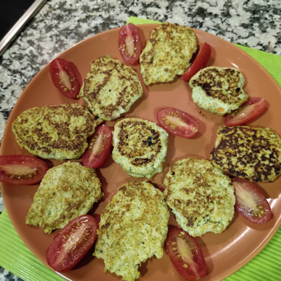 Hamburguesas pollo, brócoli y zanahoria 