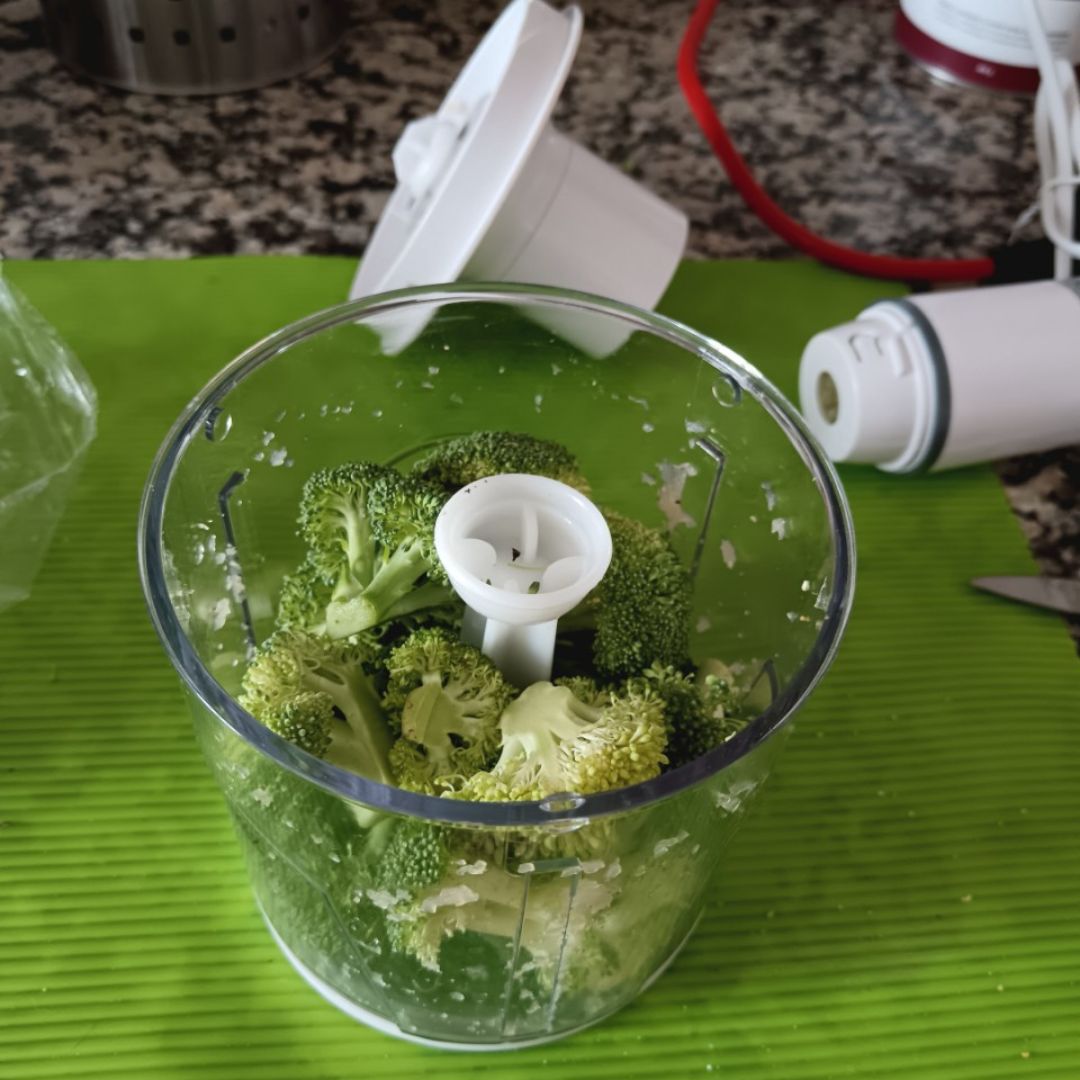 Hamburguesas pollo, brócoli y zanahoria  Paso 1
