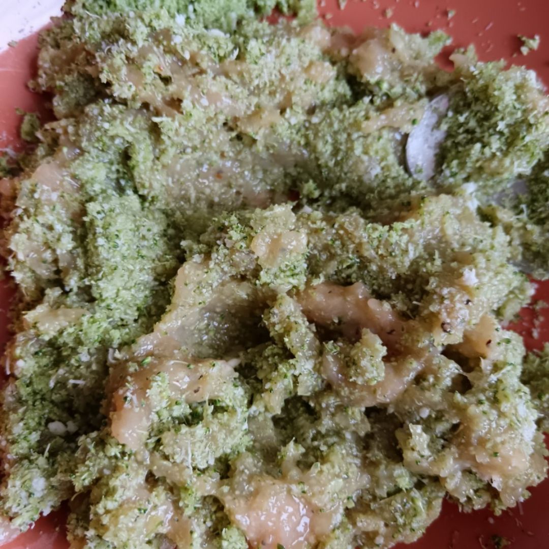 Hamburguesas pollo, brócoli y zanahoria  Paso 2