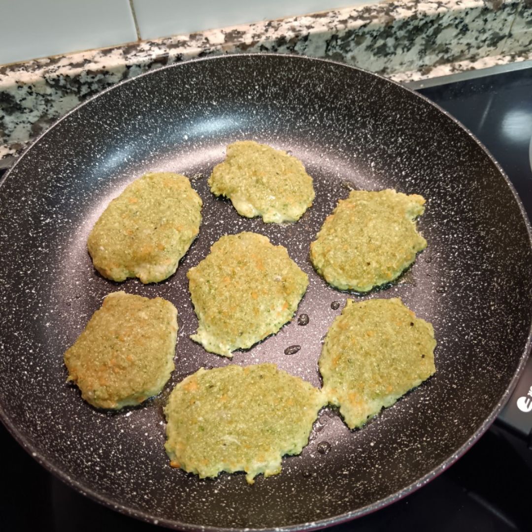 Hamburguesas pollo, brócoli y zanahoria  Paso 3
