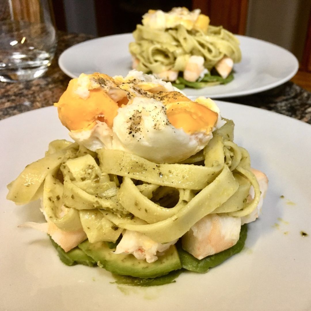 Tallarines al pesto con langostinos y aguacate 🥑 Tallarines al pesto con langostinos y aguacate 🥑