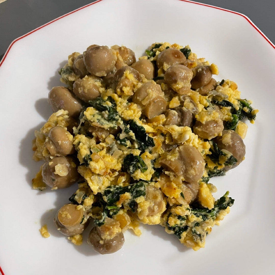 Champiñones con espinacas y queso Champiñones con espinacas y queso