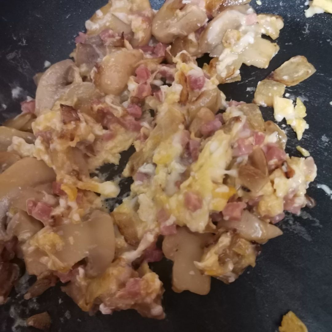 Champiñones con jamón y huevo. Paso 3 Champiñones con jamón y huevo. Paso 3