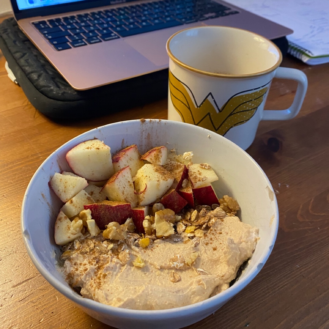 Bowl Manzana, avena y yogurt 🥜