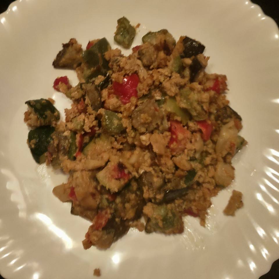 Huevos revueltos con pisto de verduras Huevos revueltos con pisto de verduras