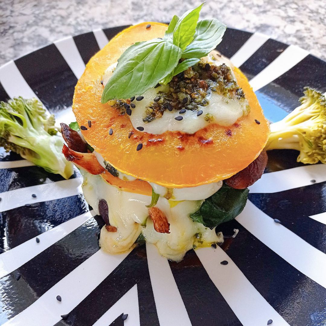 Timbal de calabaza 🎃 con Shiitake , mozzarella y pesto de pistachos💚 Timbal de calabaza 🎃 con Shiitake , mozzarella y pesto de pistachos💚