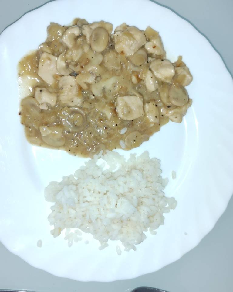 Pollo con champiñones y leche de coco Pollo con champiñones y leche de coco