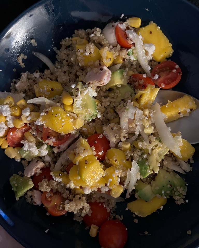 Ensalada de quinoa y cositas deliciosas!🤤 Ensalada de quinoa y cositas deliciosas!🤤