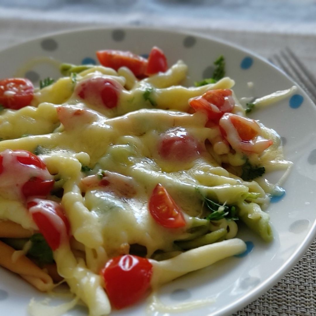 Pasta with tomatoes mild cheddar and parsley Pasta with tomatoes mild cheddar and parsley