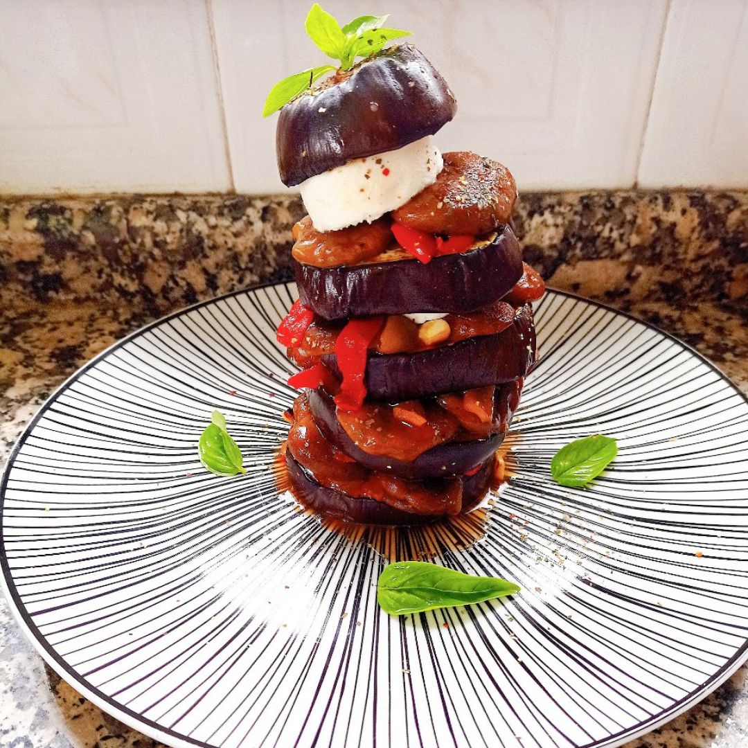 Torre 🏯 de berenjena 🍆 con shiitake y 🧀🐐 Torre 🏯 de berenjena 🍆 con shiitake y 🧀🐐