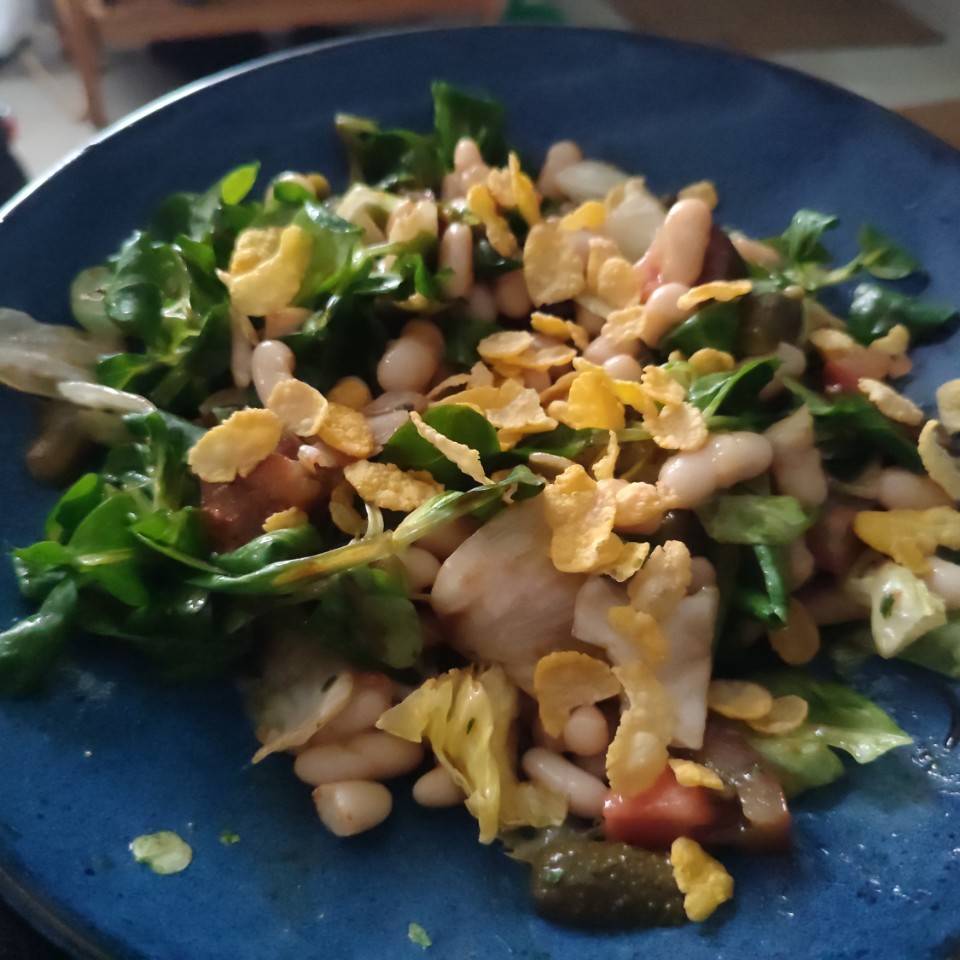 Ensalada de alubias blancas con vinagreta de curry London. Ensalada de alubias blancas con vinagreta de curry London.