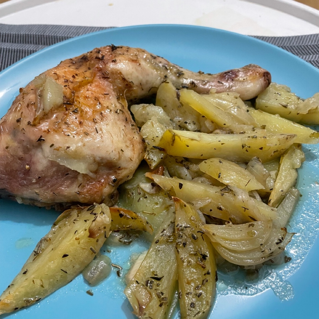Pollo al horno con patatas Pollo al horno con patatas
