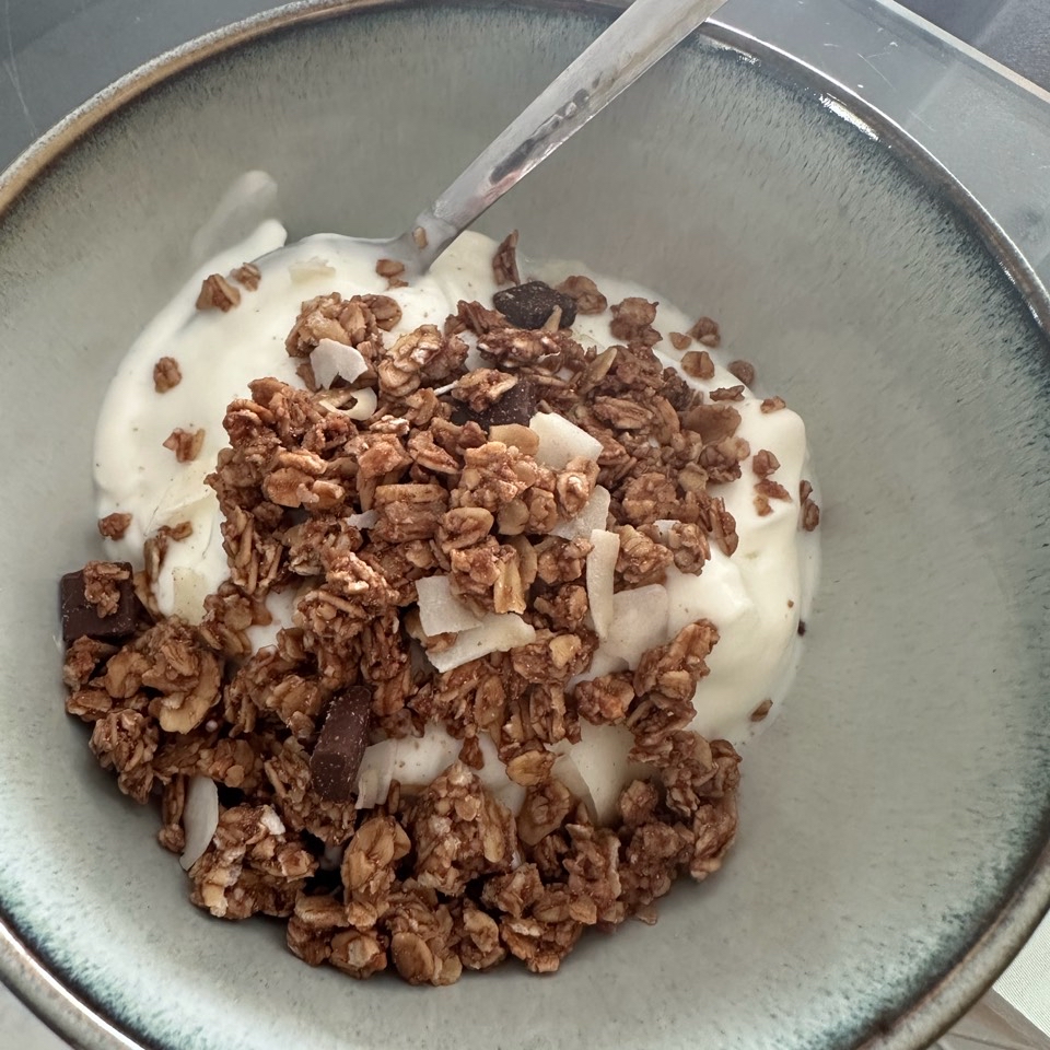 Yogurt & granola Yogurt & granola
