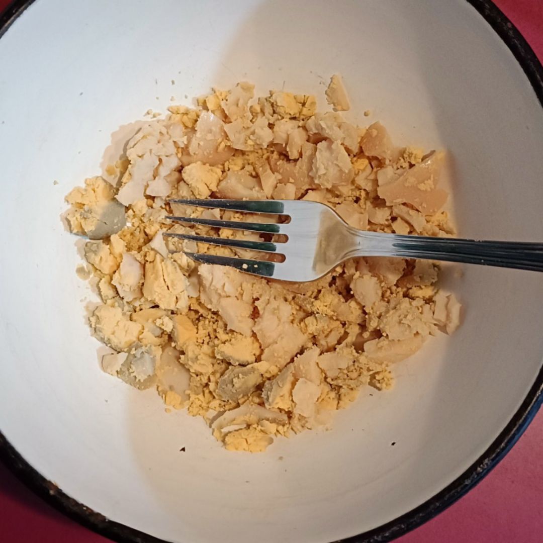 Macarrones con salsa de huevo y aguacate  Paso 0