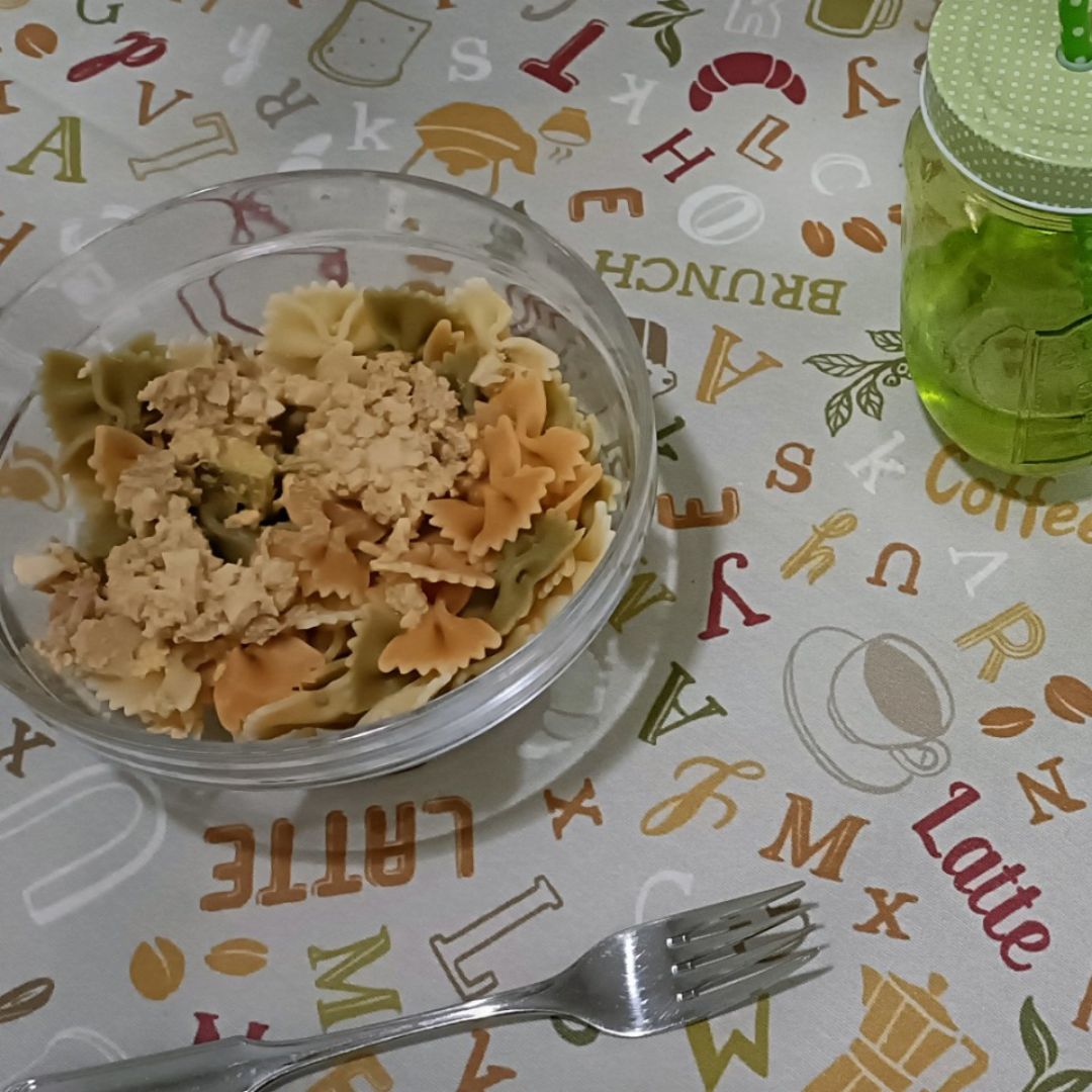 Macarrones con salsa de huevo y aguacate  Paso 2