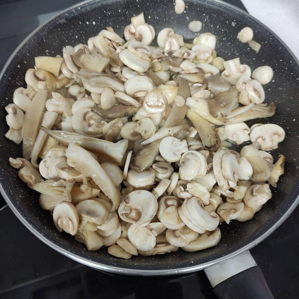 Revuelto de setas y champiñones Revuelto de setas y champiñones