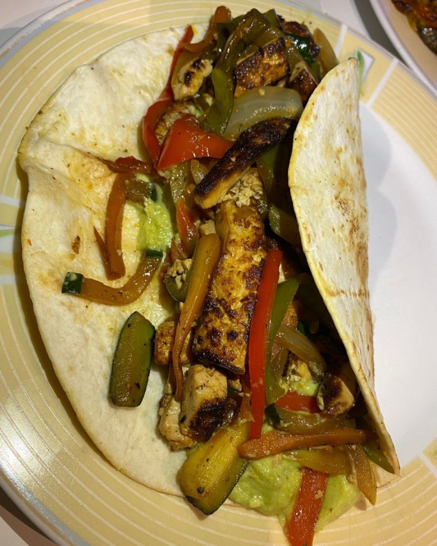Wrap de verduras y tofu con mayonesa de agucate Wrap de verduras y tofu con mayonesa de agucate