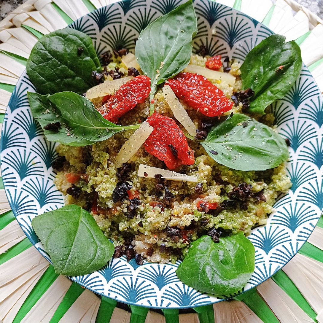 Risotto de quinoa con tomates secos en aove 🫒,🧀 🌿y aceitunas negras 💚 Risotto de quinoa con tomates secos en aove 🫒,🧀 🌿y aceitunas negras 💚