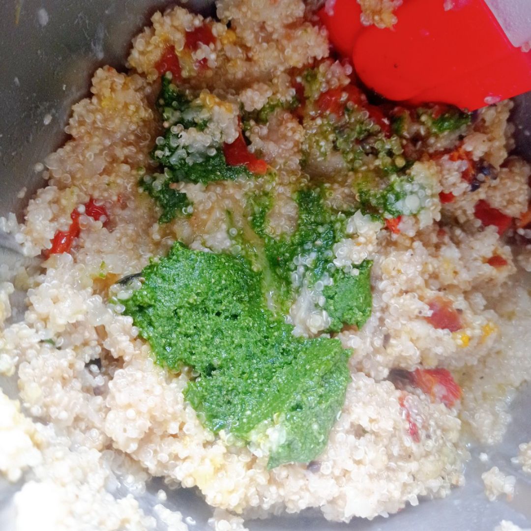 Risotto de quinoa con tomates secos en aove 🫒,🧀 🌿y aceitunas negras 💚 Paso 4 Risotto de quinoa con tomates secos en aove 🫒,🧀 🌿y aceitunas negras 💚 Paso 4