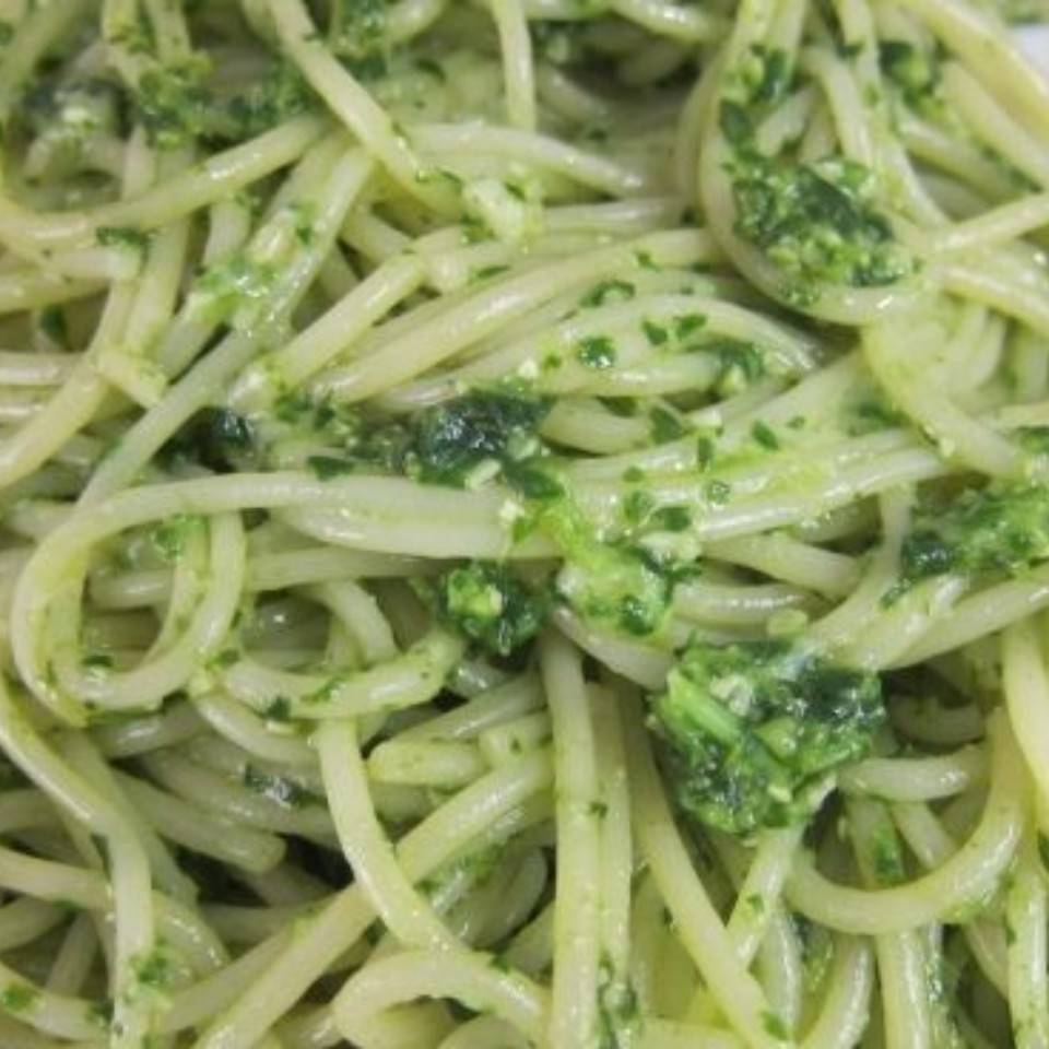 Espagueti con pesto de brocoli