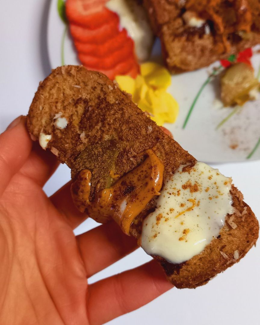 French toast sticks con cacahuete🥜, canela, cacao puro y pera 🍐 asada. Paso 3 French toast sticks con cacahuete🥜, canela, cacao puro y pera 🍐 asada. Paso 3