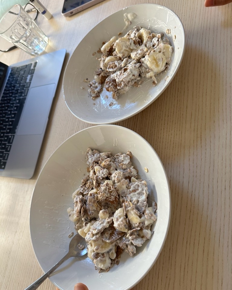 Yogurt con mango y muesli Yogurt con mango y muesli