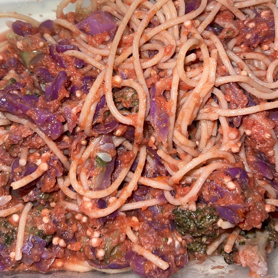 Espaguetis con verduras, tomate y quinoa inflada Espaguetis con verduras, tomate y quinoa inflada