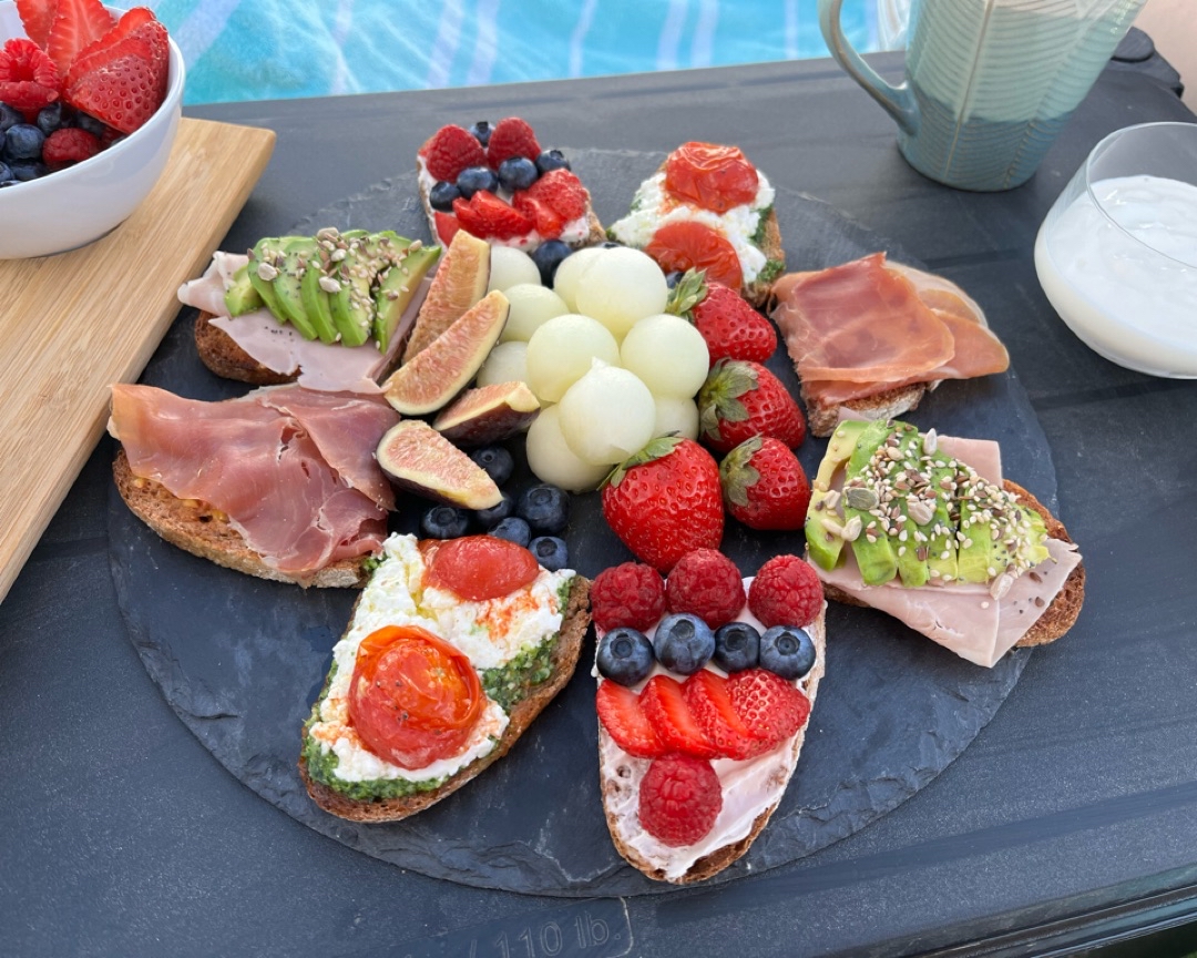 Tabla de tostadas de desayuno 馃馃崜馃珢馃崊 Tabla de tostadas de desayuno 馃馃崜馃珢馃崊