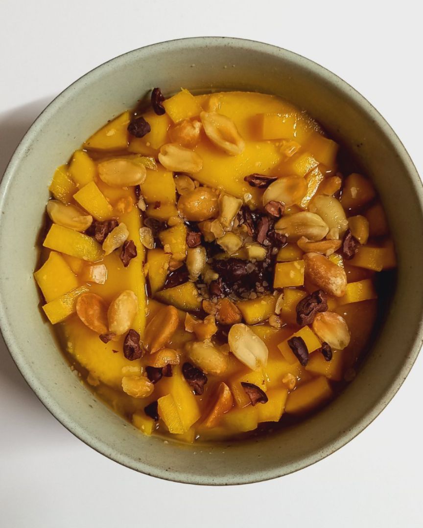 Avena cremosa de mango 🥭, cacahuete en polvo 🥜 y cúrcuma 🧡. Paso 4