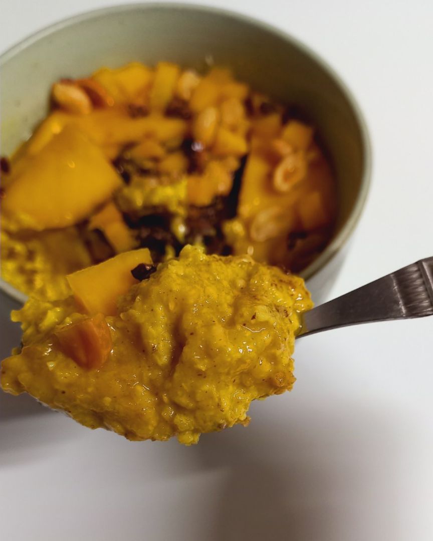 Avena cremosa de mango 🥭, cacahuete en polvo 🥜 y cúrcuma 🧡. Paso 6