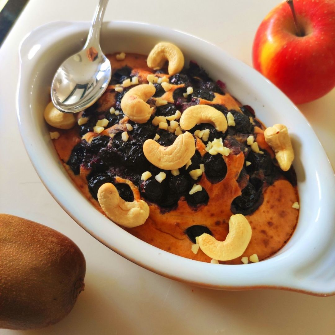 Baked oats con arándanos, almendra y anacardos Baked oats con arándanos, almendra y anacardos
