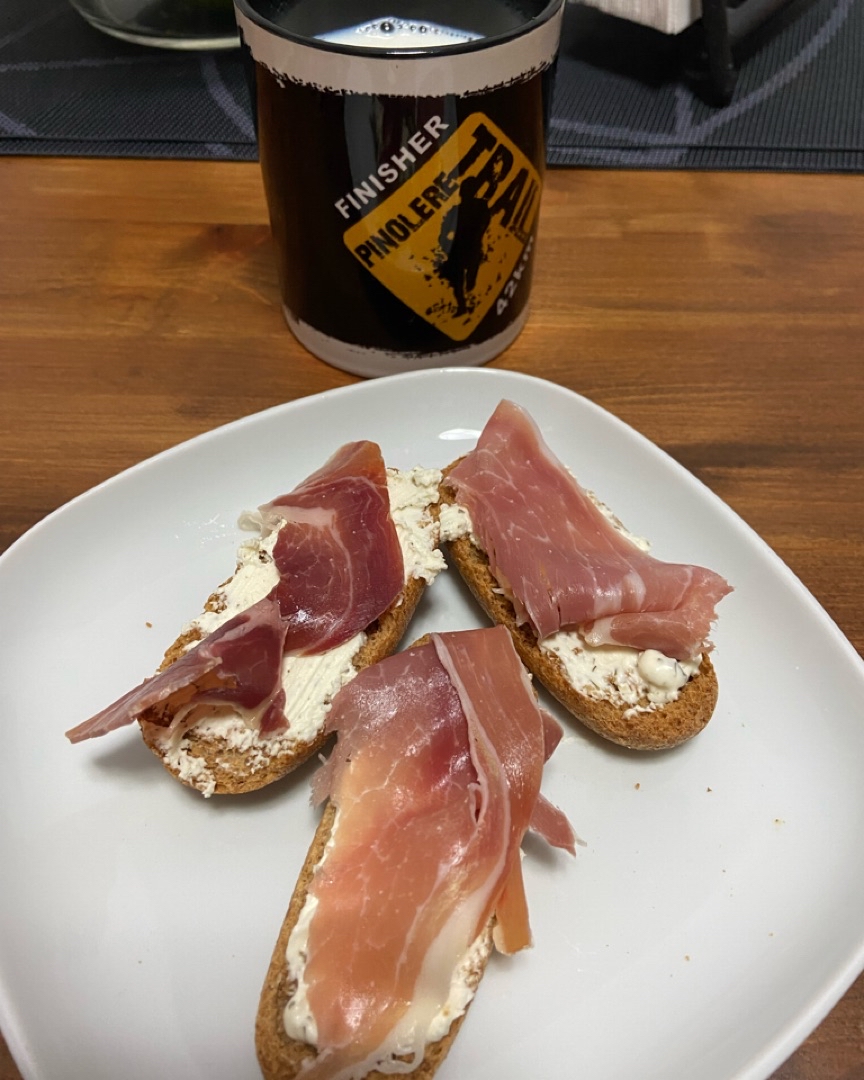 Tostada de serrano y queso untar Tostada de serrano y queso untar