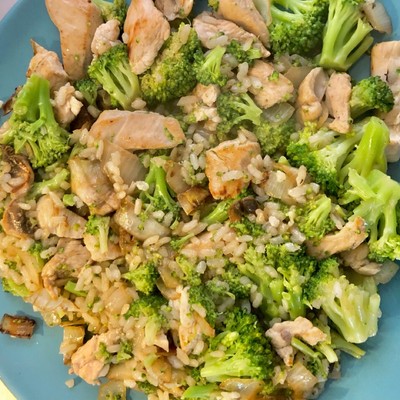 Comida/cena saludable con brócoli