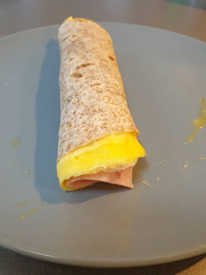 Wrap de tortilla de queso y jamón Wrap de tortilla de queso y jamón