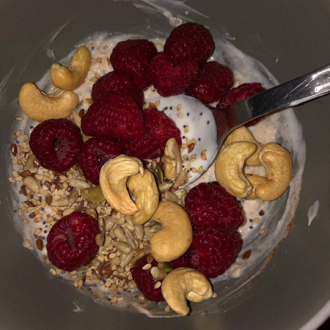 Bol de yogur y frutas